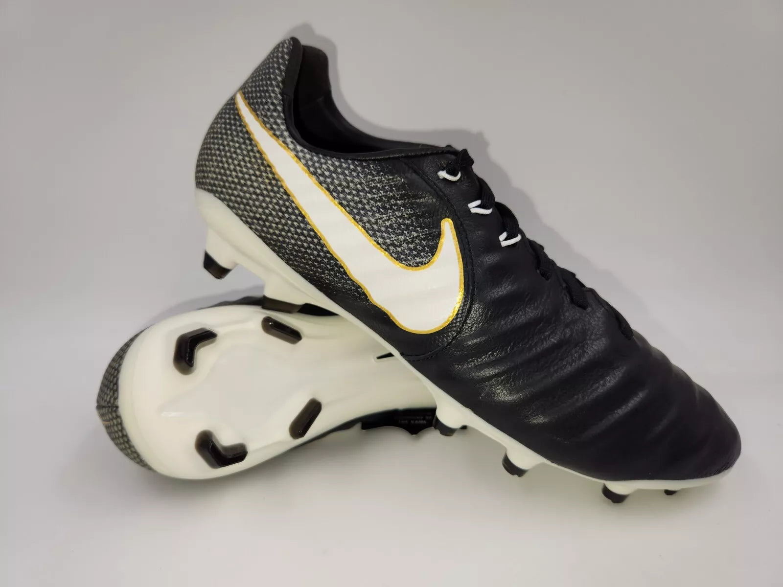 Nike tiempo black and gold online