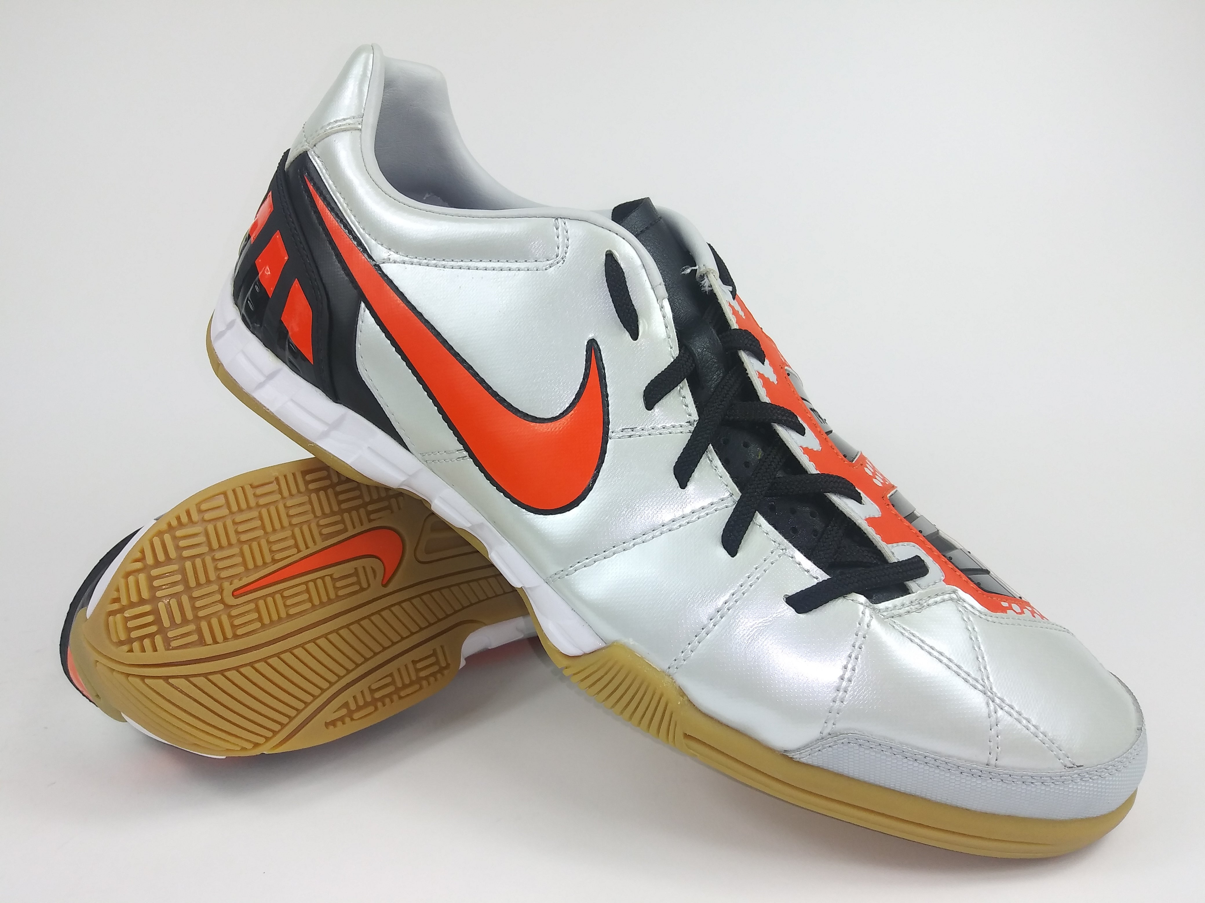 opblijven Mededogen les Nike Total90 Shoot lll IC Indoor Shoes White Orange – Villegas Footwear