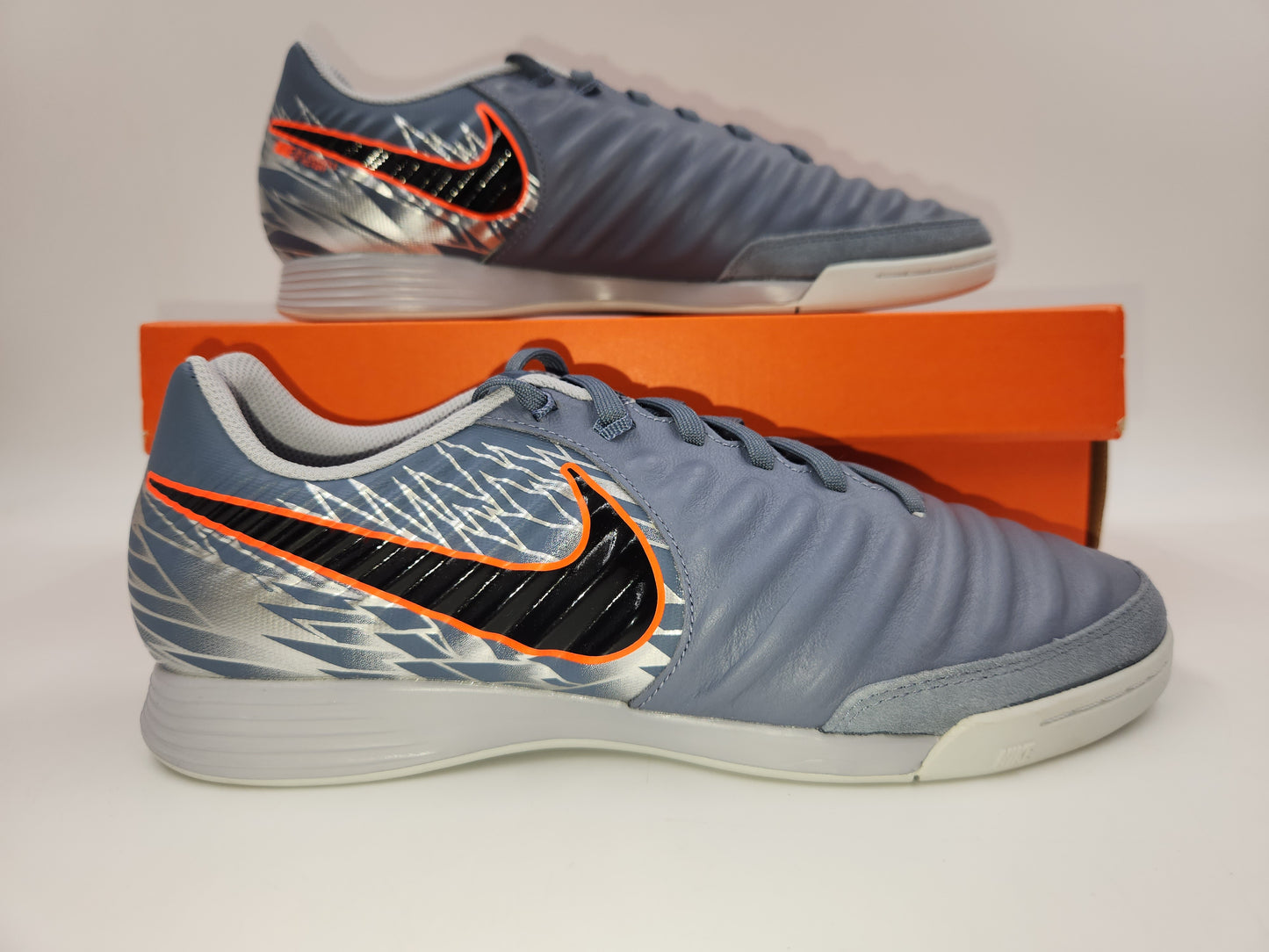 Nike Legend 7 Academy IC Gray White