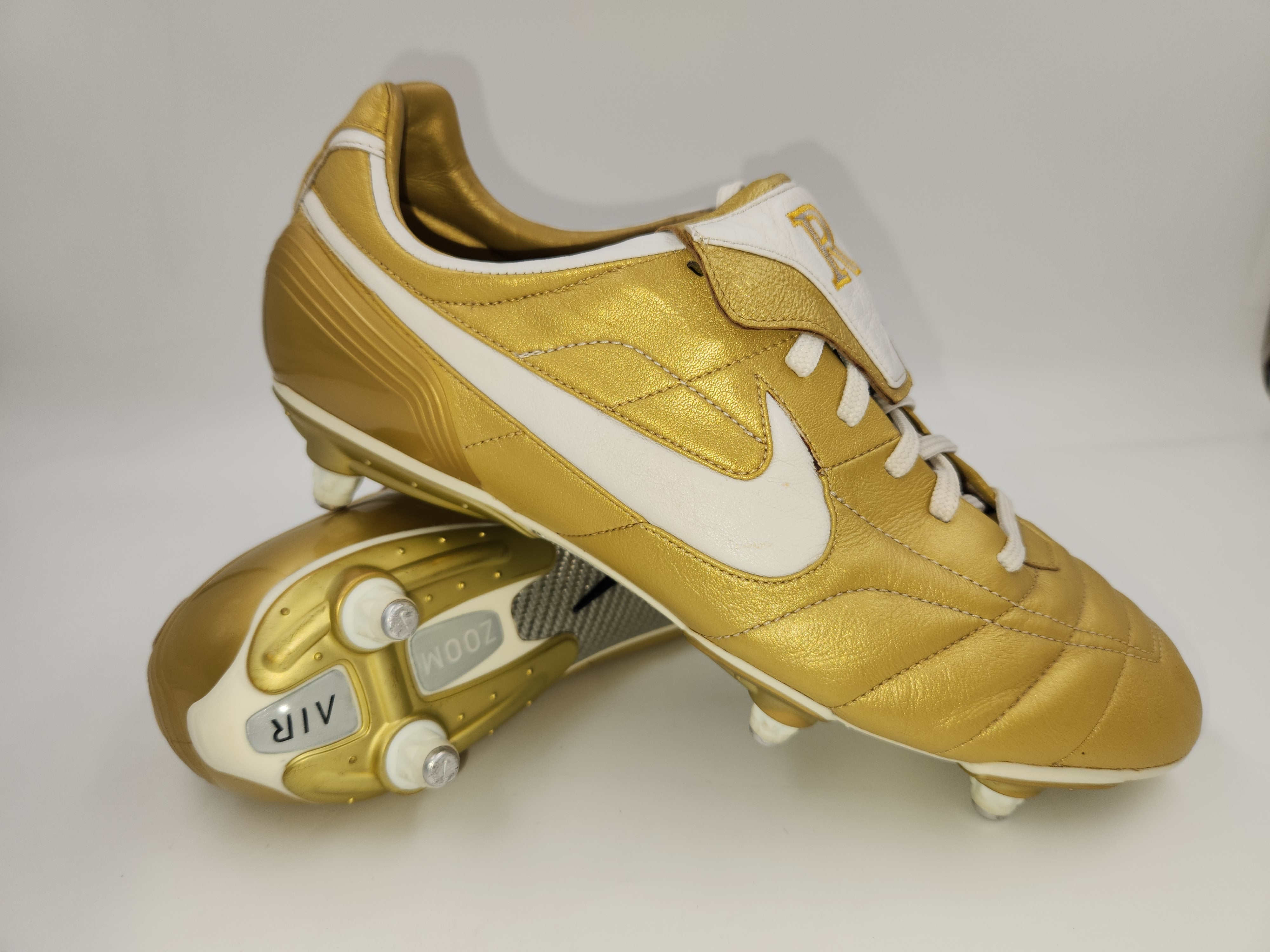 nike tiempo gold ronaldinho