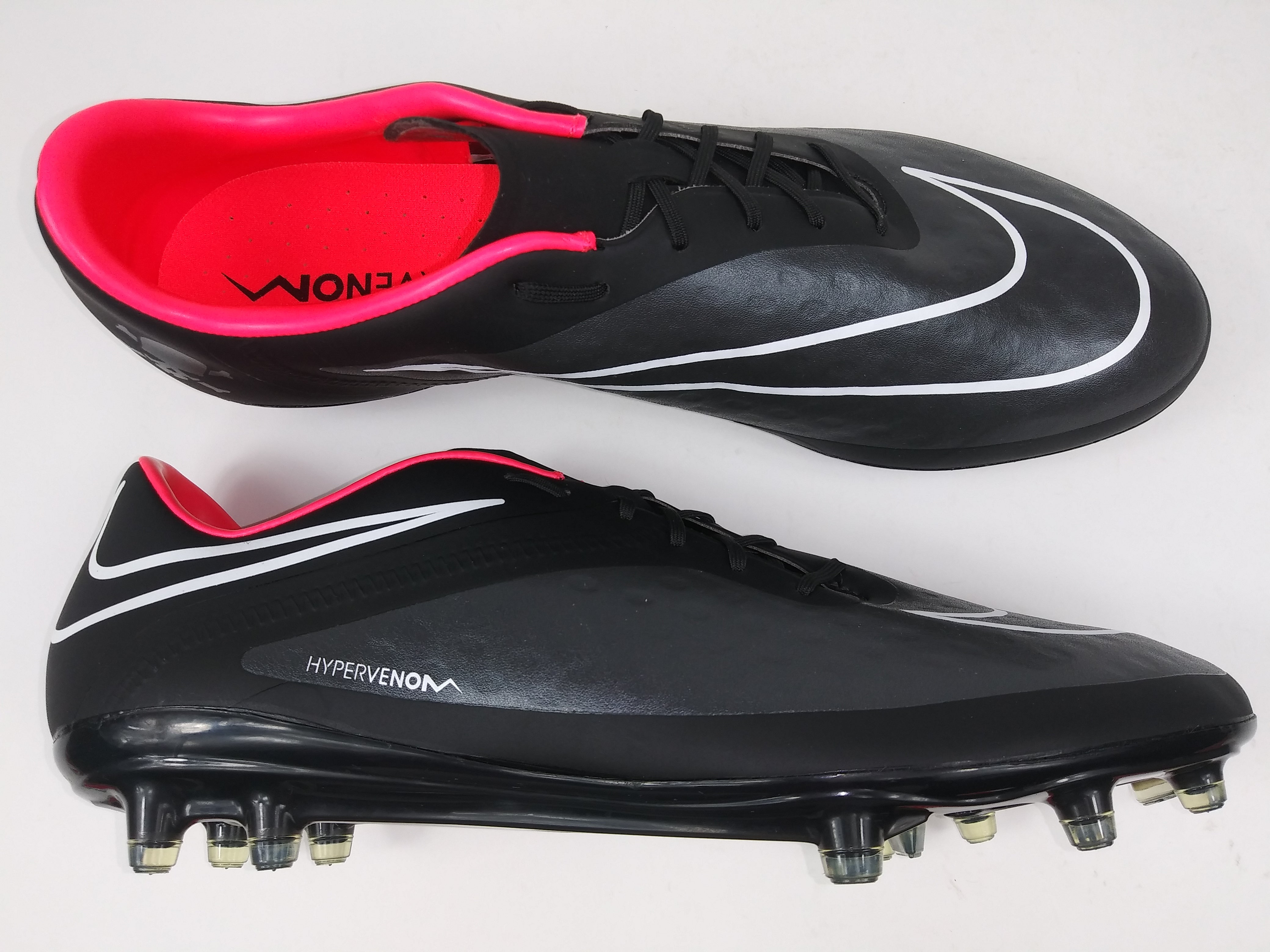 Nike hypervenom deals black and pink