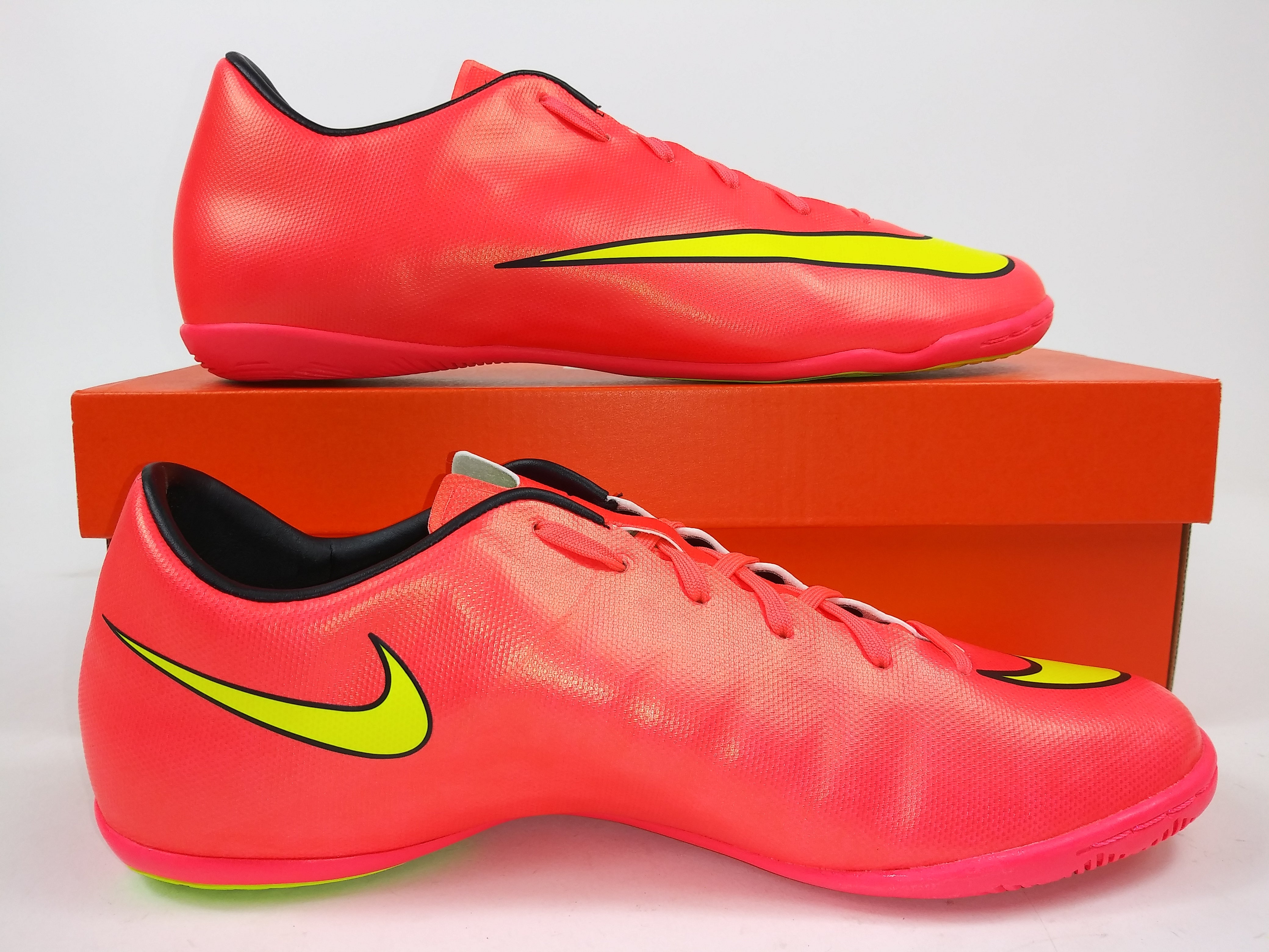 Nike Mercurial Victory V IC Hyper Punch Villegas Footwear