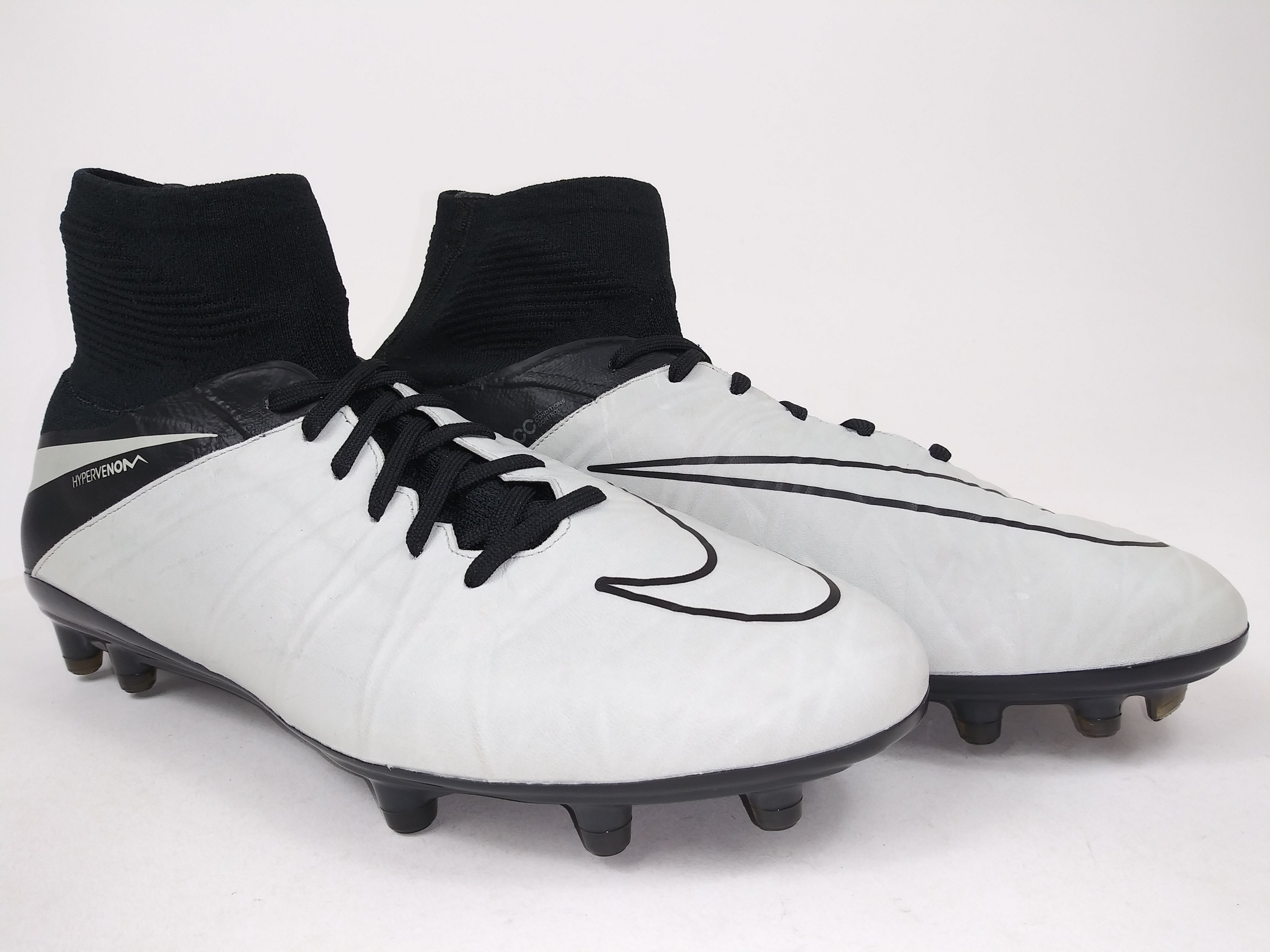 Nike hypervenom white sales and black