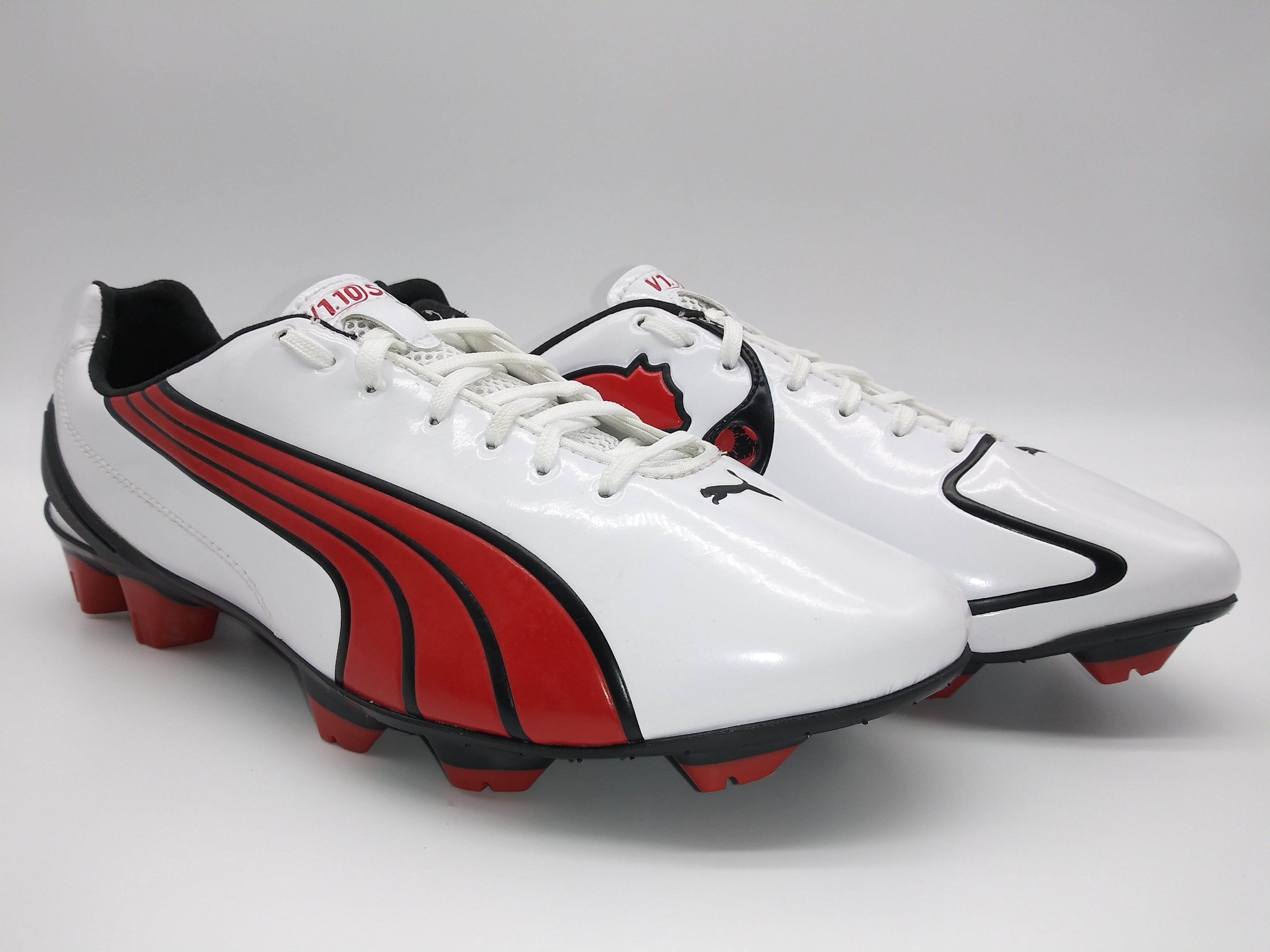 PUMA soccer outlet cleats V1.10 CLASSIC!