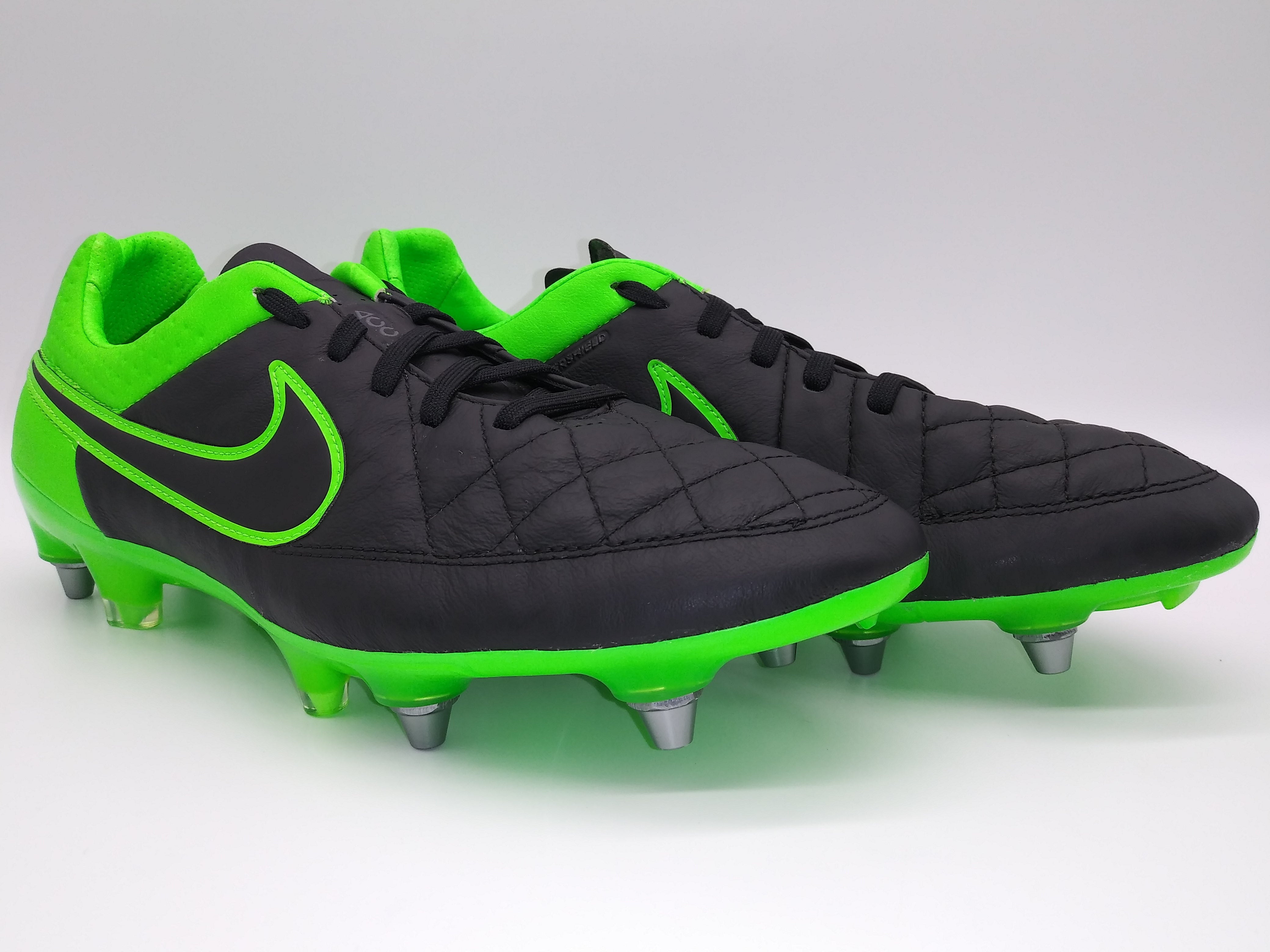 Nike tiempo clearance green and black