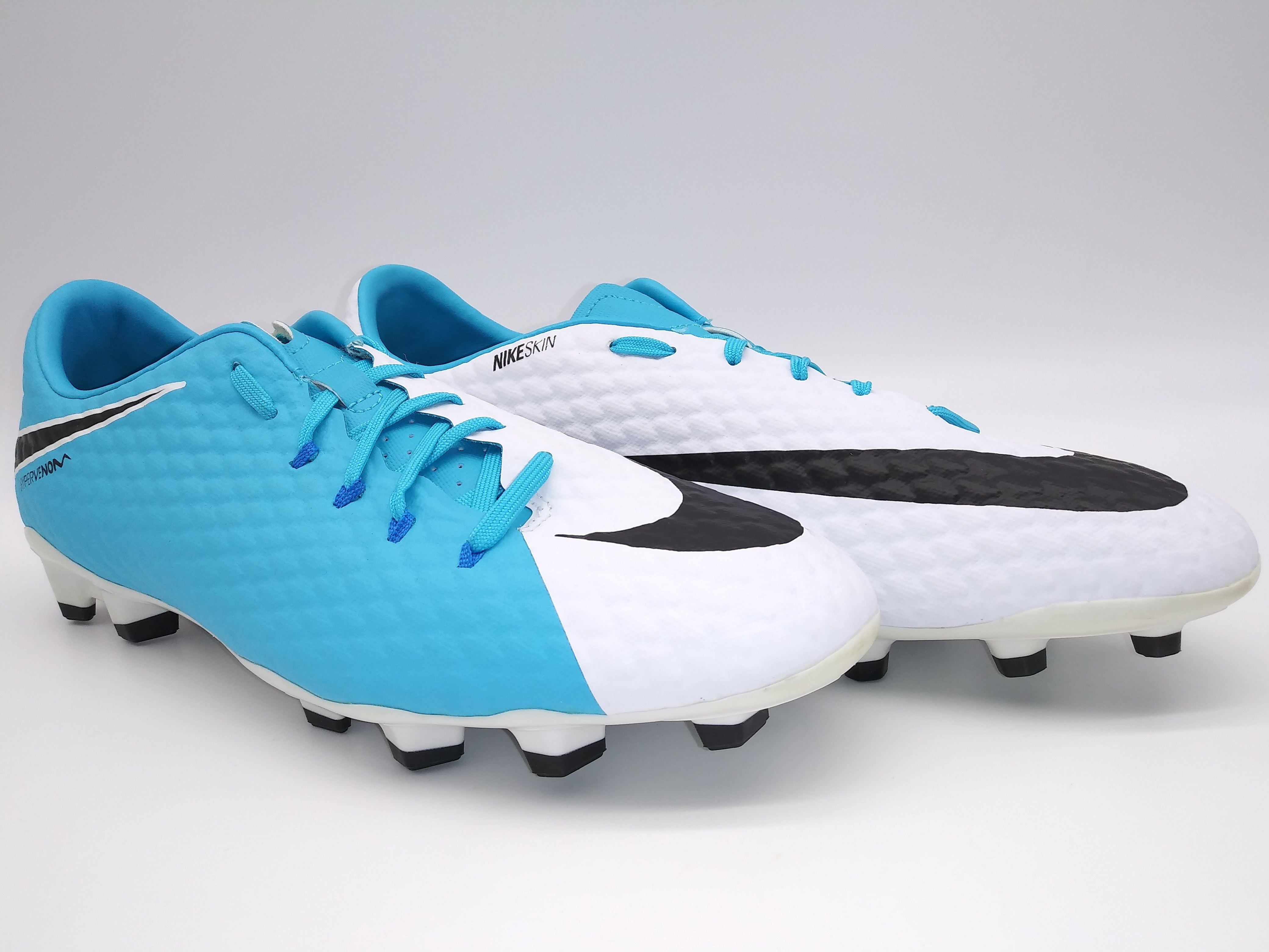 Nike hypervenom blue and on sale white