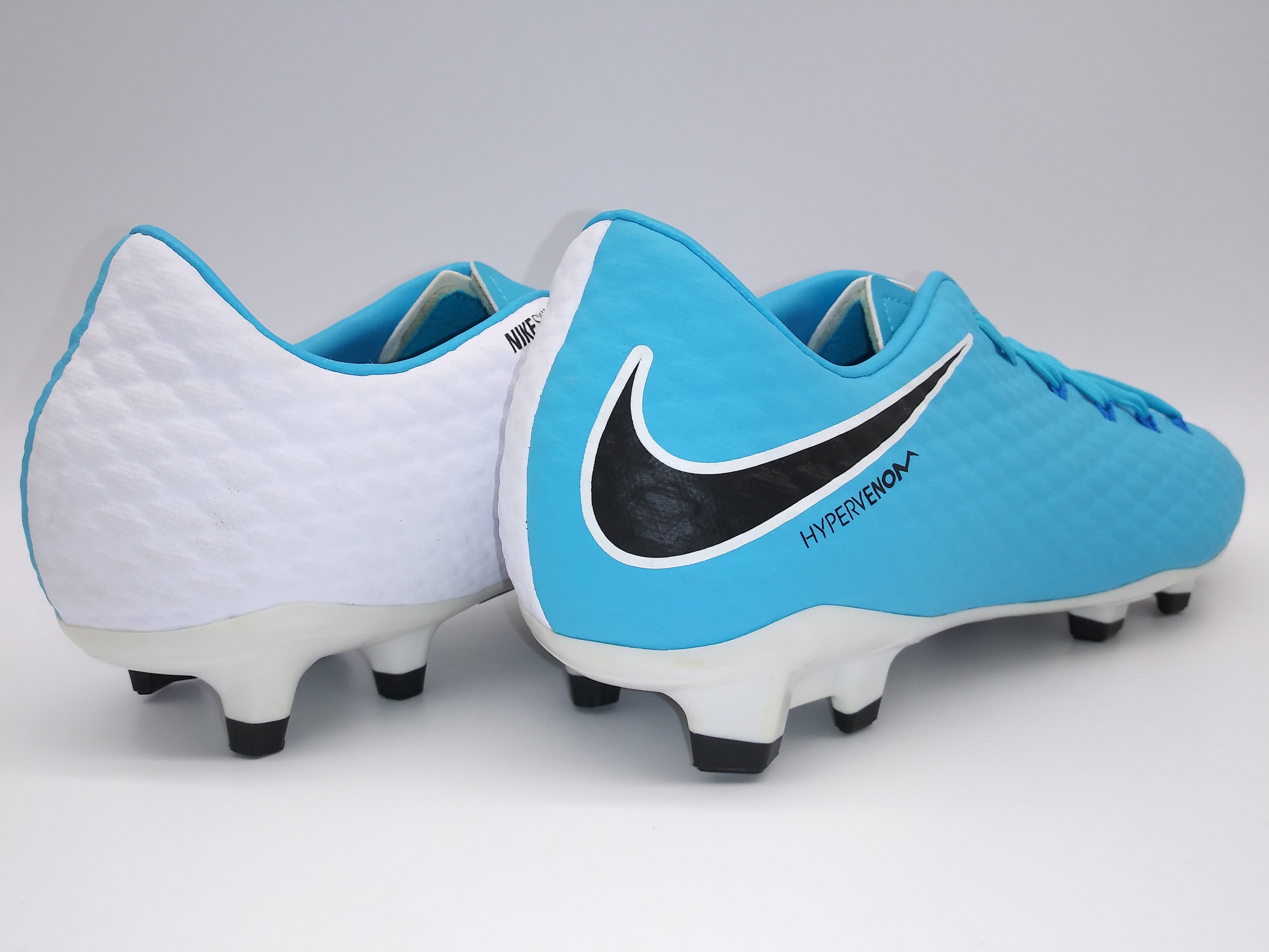 Nike hypervenom blue and on sale white