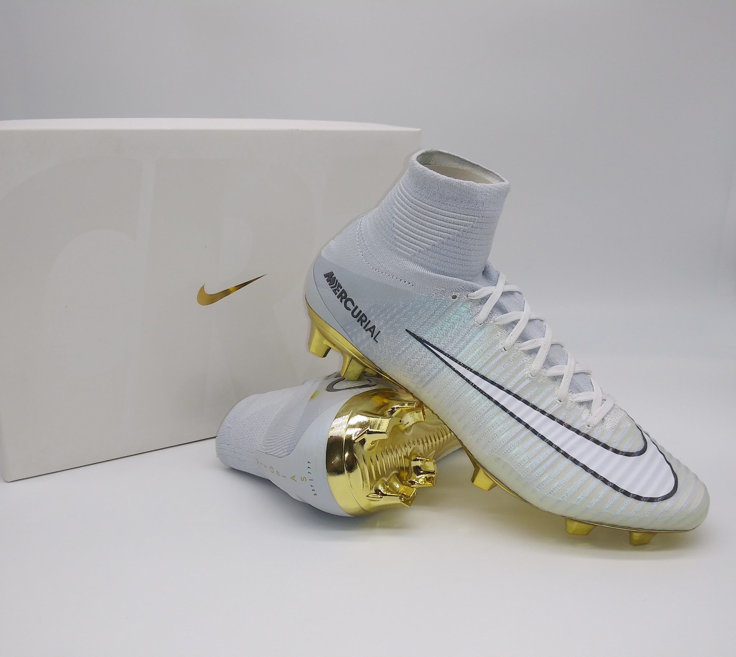 Nike Mercurial Superfly V SE CR7 FG Gray White Gold Vitorias