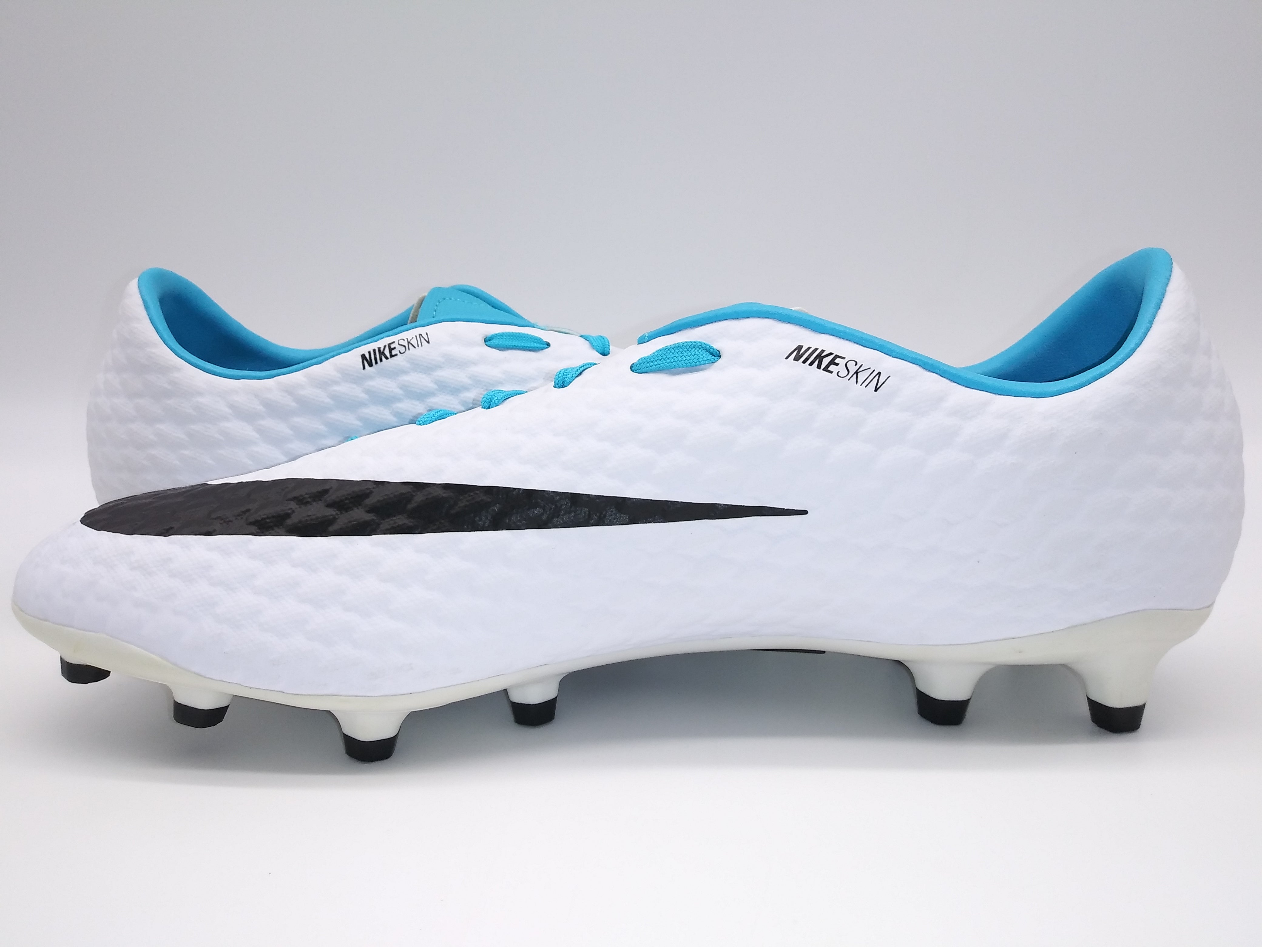 Hypervenom nike hotsell skin cleats