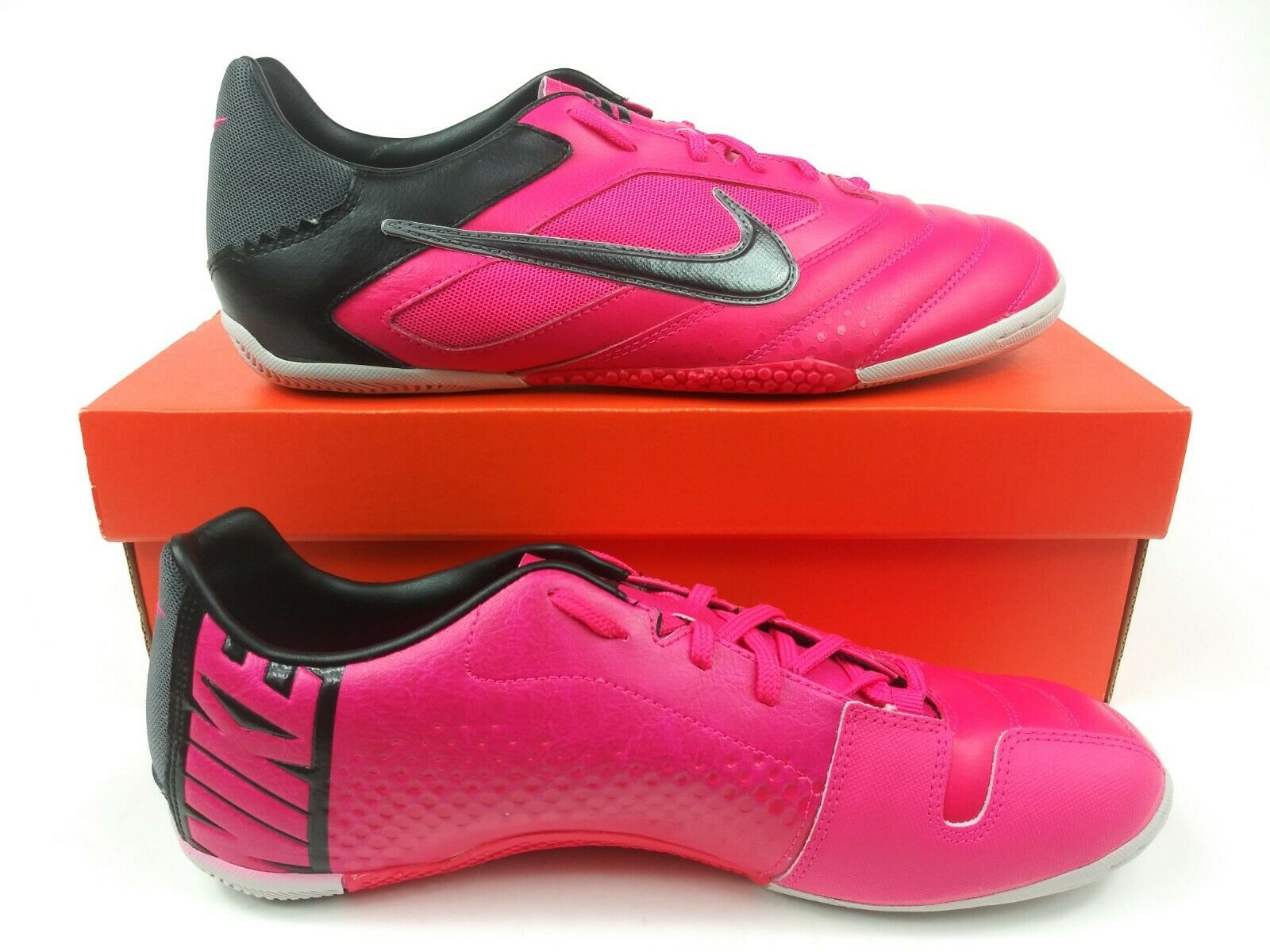 Pink nike discount indoor soccer shoes